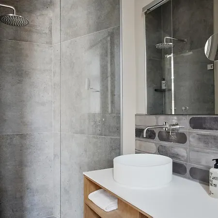 By Brochner דירה